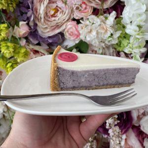 Cheesecake čučoriedkový z Ružovej cukrárne Nitra