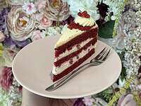 Red Velvet tortový rez zákusky Nitra Ružová cukráreň